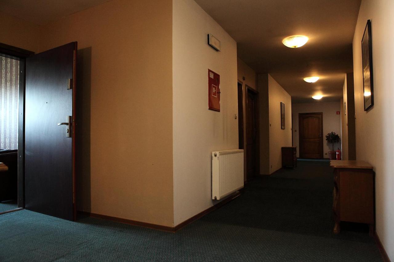 Katrina Aparthotel Ostrzeszów Exterior foto